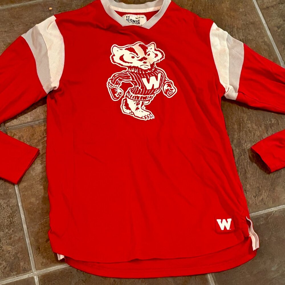 ~~UW WISCONSIN BADGERS BUCKY UNDER ARMOUR ICONIC M SHIRT  BEST WISCONSIN BADGER